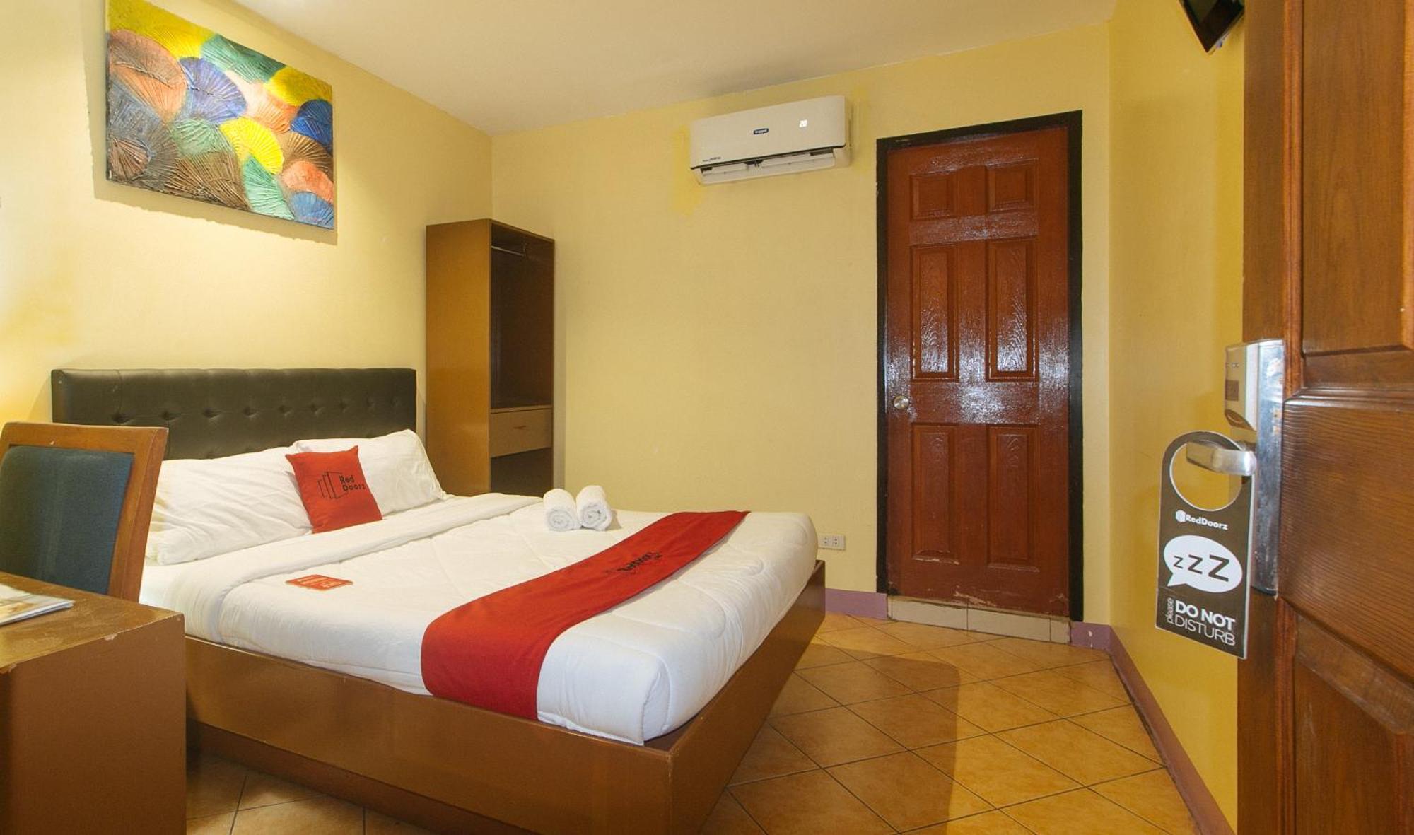 Reddoorz At Comfy Inn Ermita Manila Exterior foto